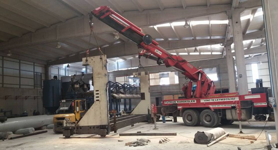 25 Ton Ağırlığında Dükkan İçinde 2 Adet Hiap Vinç İle Makina Yerleştirme