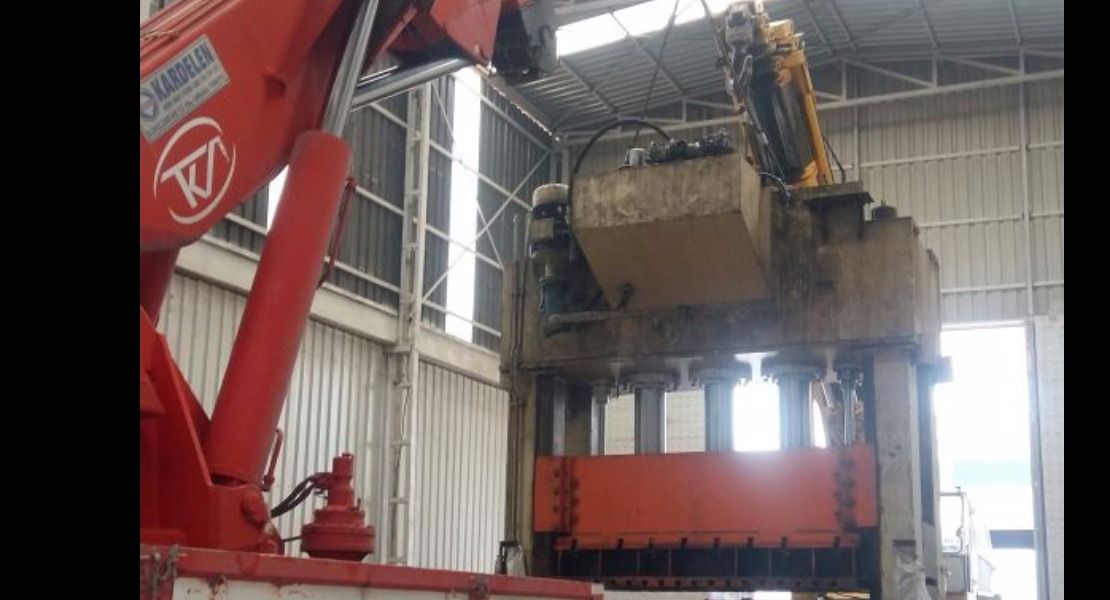 100 Tonluk hiyap vinçle 40 ton ağırlığında pires yerleştirme