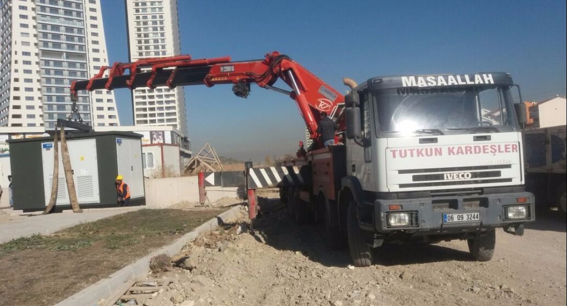 80 Tonluk hiyap vinçle beton trafo köşkü yerleştirme