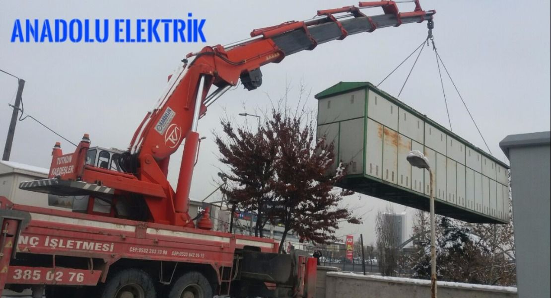 Andolu elektirikte 75 tonluk hiyap vinçle trafo panosu yerleştirme