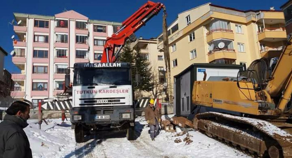 85 Tonluk hiyap vinçle trafo köşkünü indirip yerleştirme