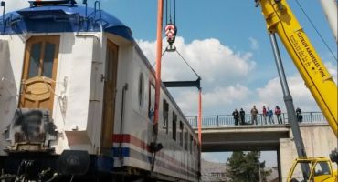 130 Tonluk ve 220 tonluk mobilvinçlerle tren vagonu indirme.html