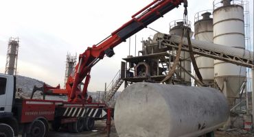 85 Tonluk hiyap vinçle beton santralinde tank indirme.html